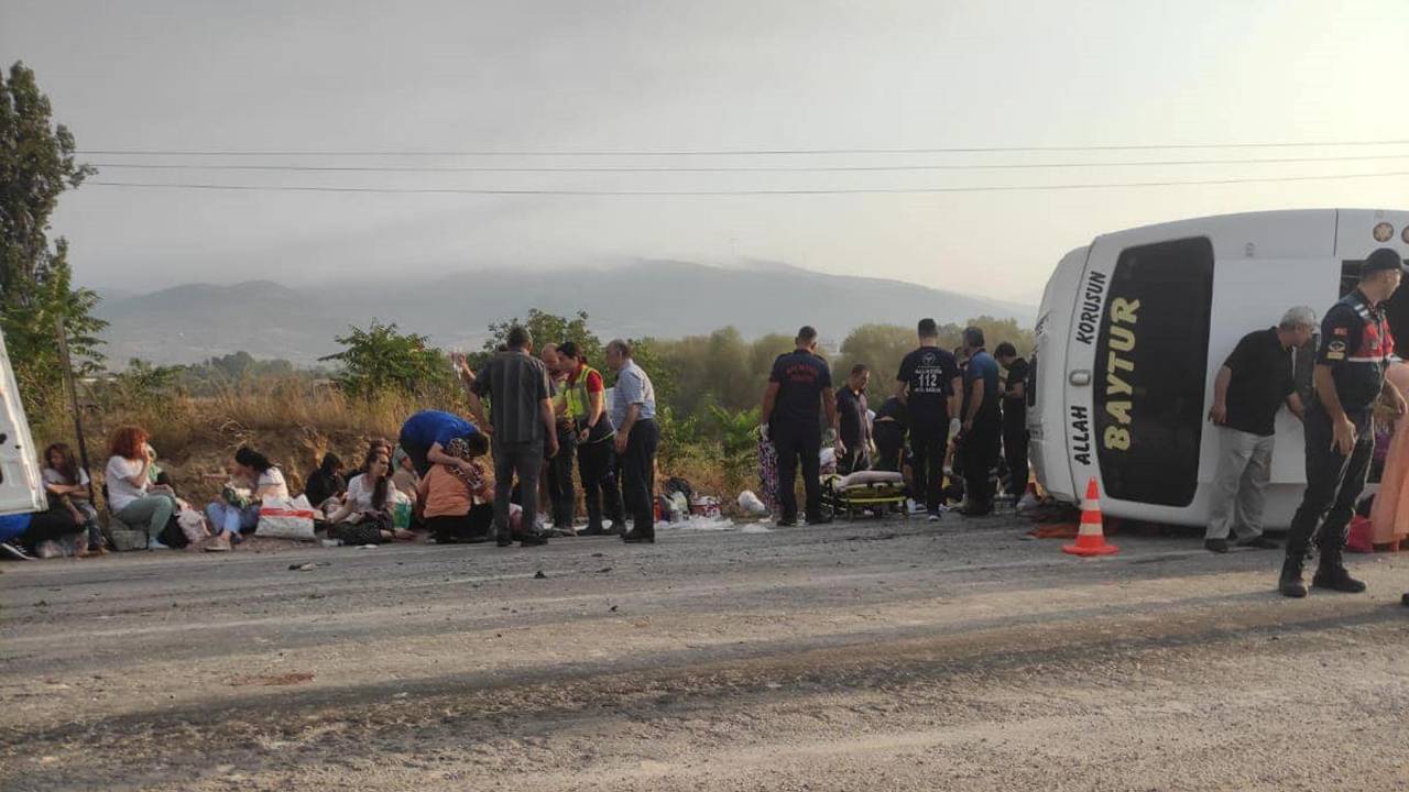Balıkesir'de Düğün Dönüşü Kaza: 3'ü Ağır 17 Yaralı