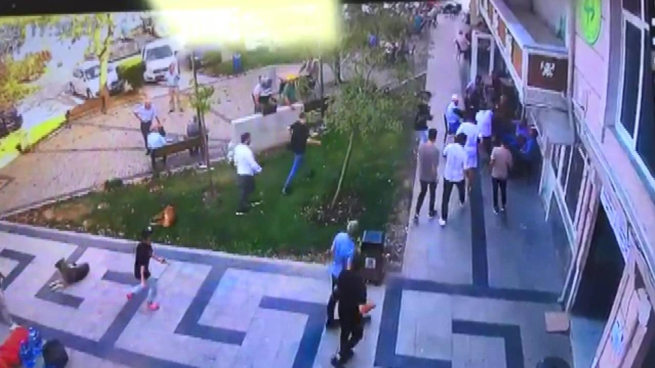 Silivri'de Karpuz Kopardıkları Tarlanın Sahibiyle Çıkan Kavga Kamerada