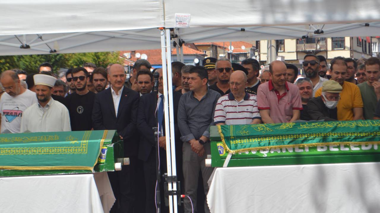 Bursa'daki Tur Otobüsü Kazasında Ölen 5 Kişi, Toprağa Verildi