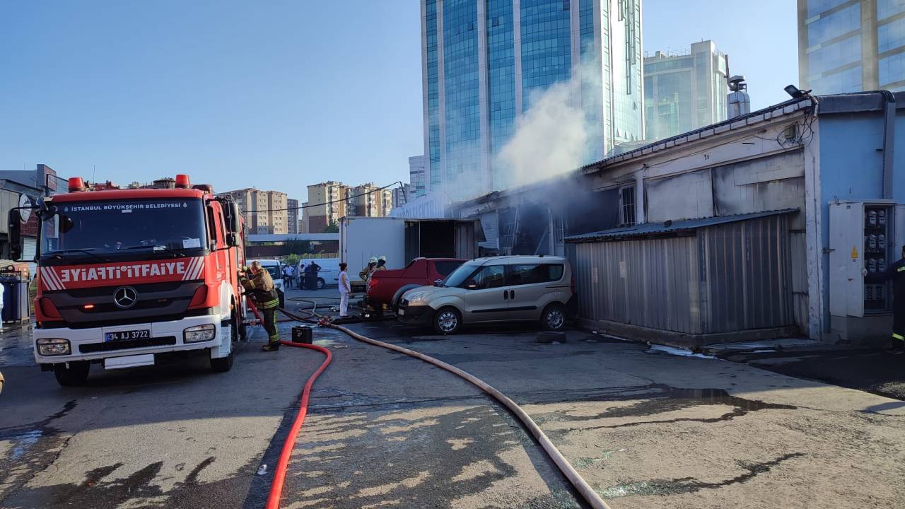(geniş Haber)büyükçekmece'de İş Yerinde Önce Yangın Sonra Patlama