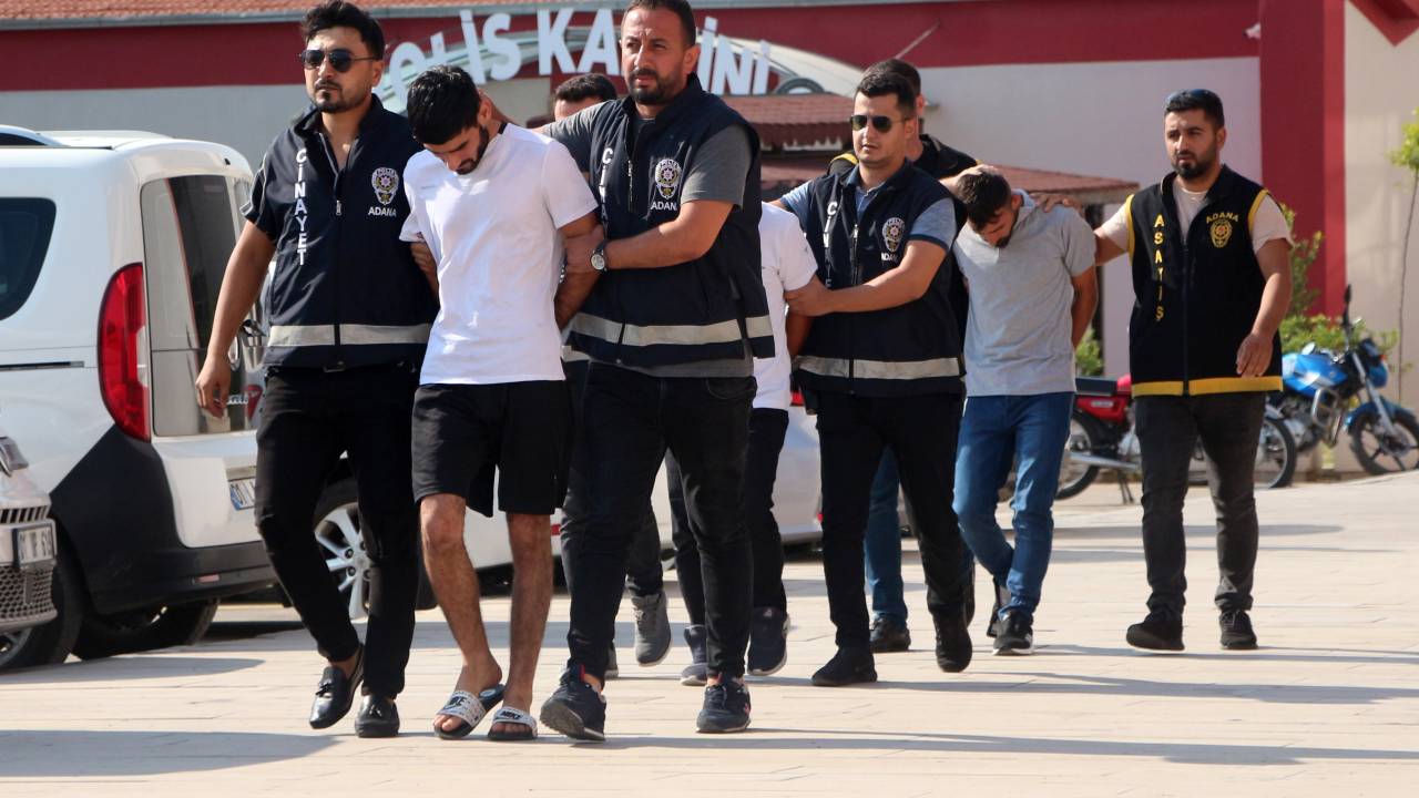 Husumetlisini Sokak Ortasında Tabanca İle Vurarak Öldürdü