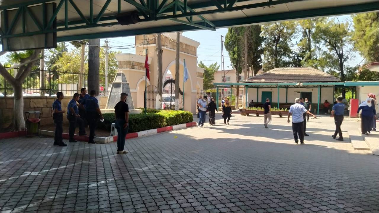 Cenazede Akrabalar Arasında Bıçaklı, Silahlı Kavga; 6 Yaralı