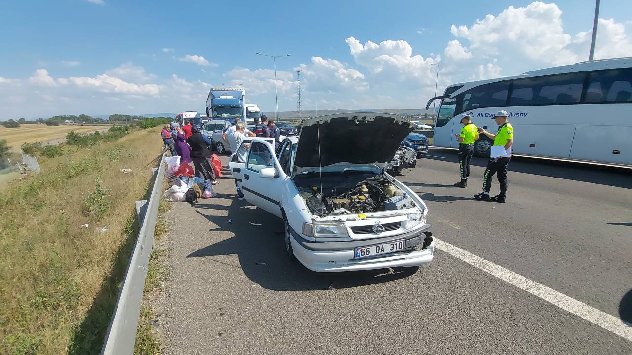Bolu'da 6 Aracın Karıştığı Zincirleme Kaza: 8 Yaralı