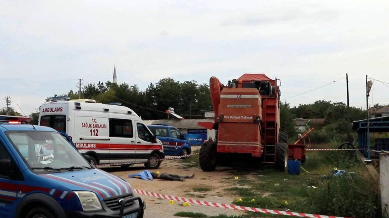 'hasat' Tartışmasında Baba İle Oğlunu Öldürdü