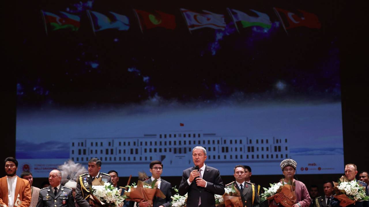 Bakan Akar Ve Konuk Bakanlar, 'siperden Sahneye Müzik' Etkinliğinde Bir Araya Geldi