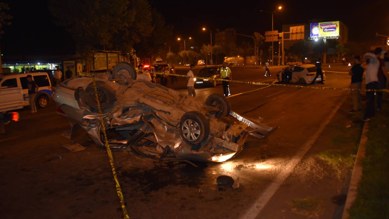 Şanlıurfa'da Otomobiller Çarpıştı: 1 Ölü, 4 Yaralı