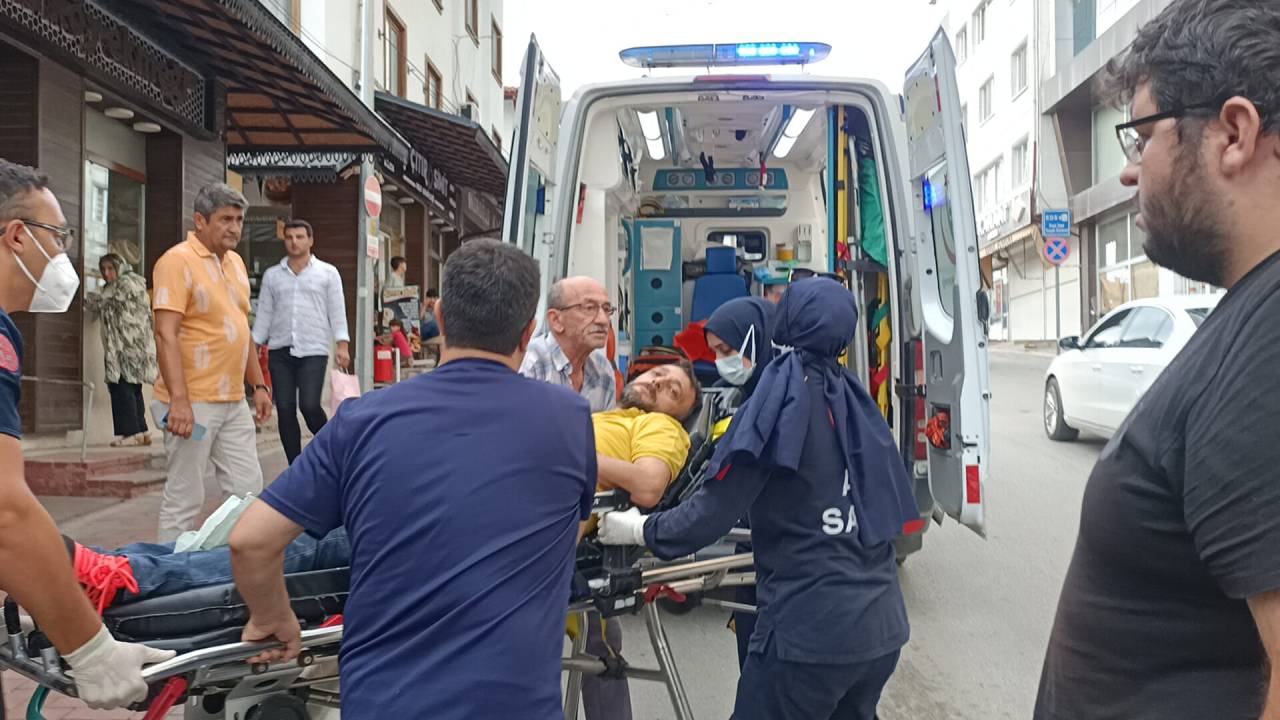 Tamir İçin Getirilen Silahla Yanlışlıkla Kendini Yaraladı