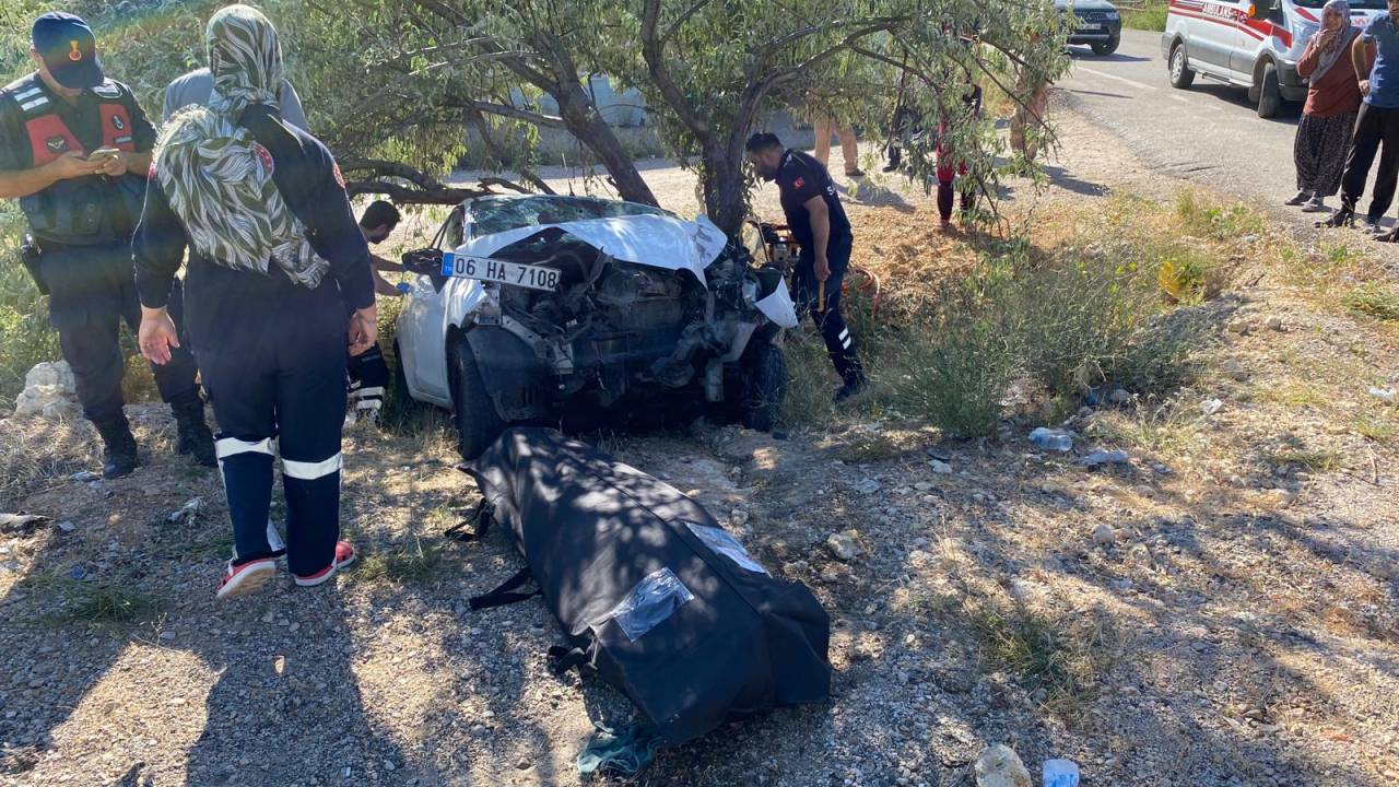 Malatya'da Otomobil Şarampole Devrildi: 2 Ölü, 3 Ağır Yaralı