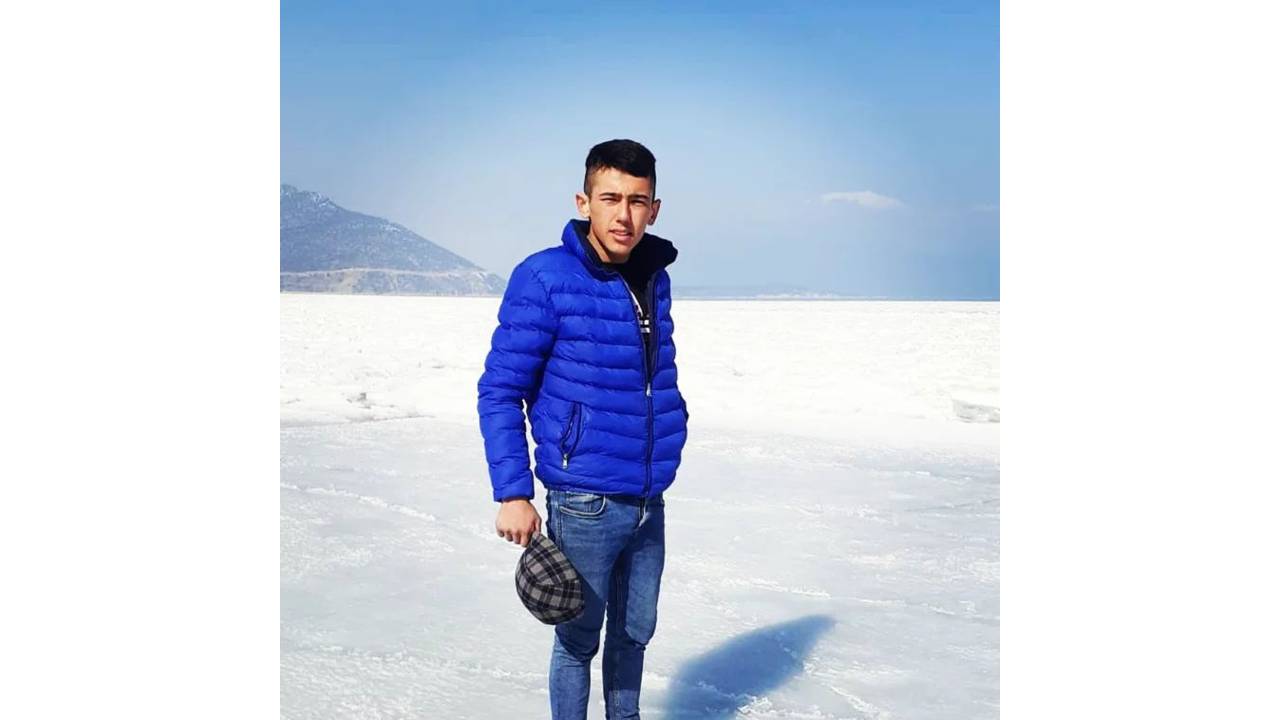 Kız Husumetinden Çıkan Kavgada Bıçakla Ağır Yaralandı