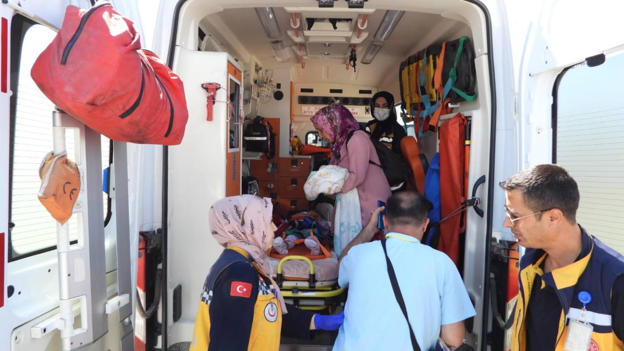 Yolcu Otobüsü Şarampole Düştü: 8 Yaralı