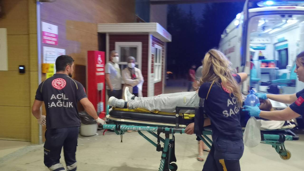 Dolmuş Durağında Tartıştığı Eski Eşini Başından Vurarak Öldürüp, İntihara Kalkıştı