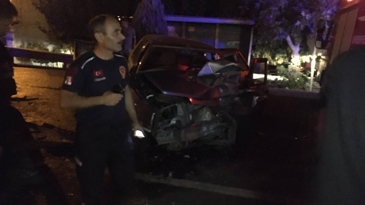 Manisa'da 3 Aracın Karıştığı Kazada 4 Yaralı