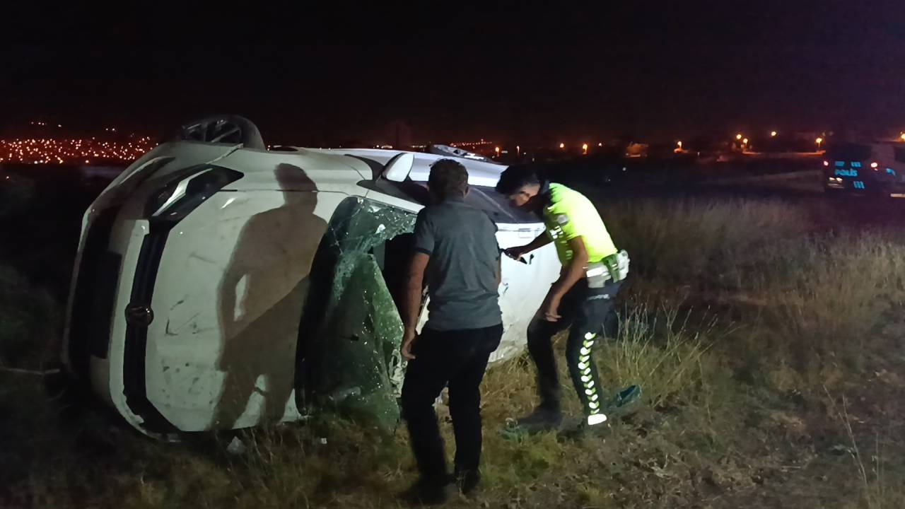 Kontrolden Çıkan Otomobil Takla Attı: 2 Yaralı