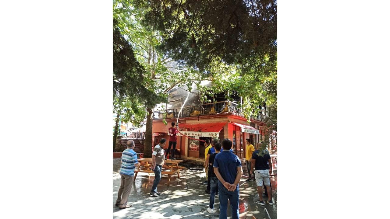 Çay Bahçesindeki Yangında Kundaklama Şüphesi