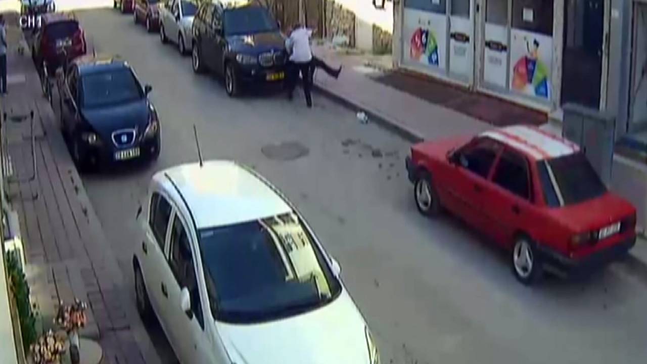 Silahla Vurduğu Husumetlisinin Başında Sigara İçmiş