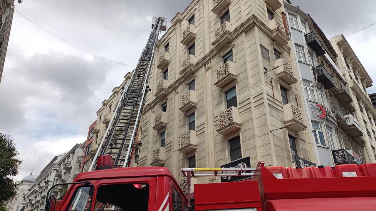 Eminönü'nde Dönercide Yangın