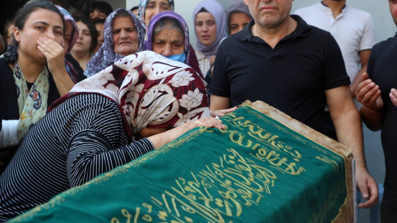 Kazada Ölen Özge Öğretmen, Gözyaşlarıyla Son Yolculuğuna Uğurlandı