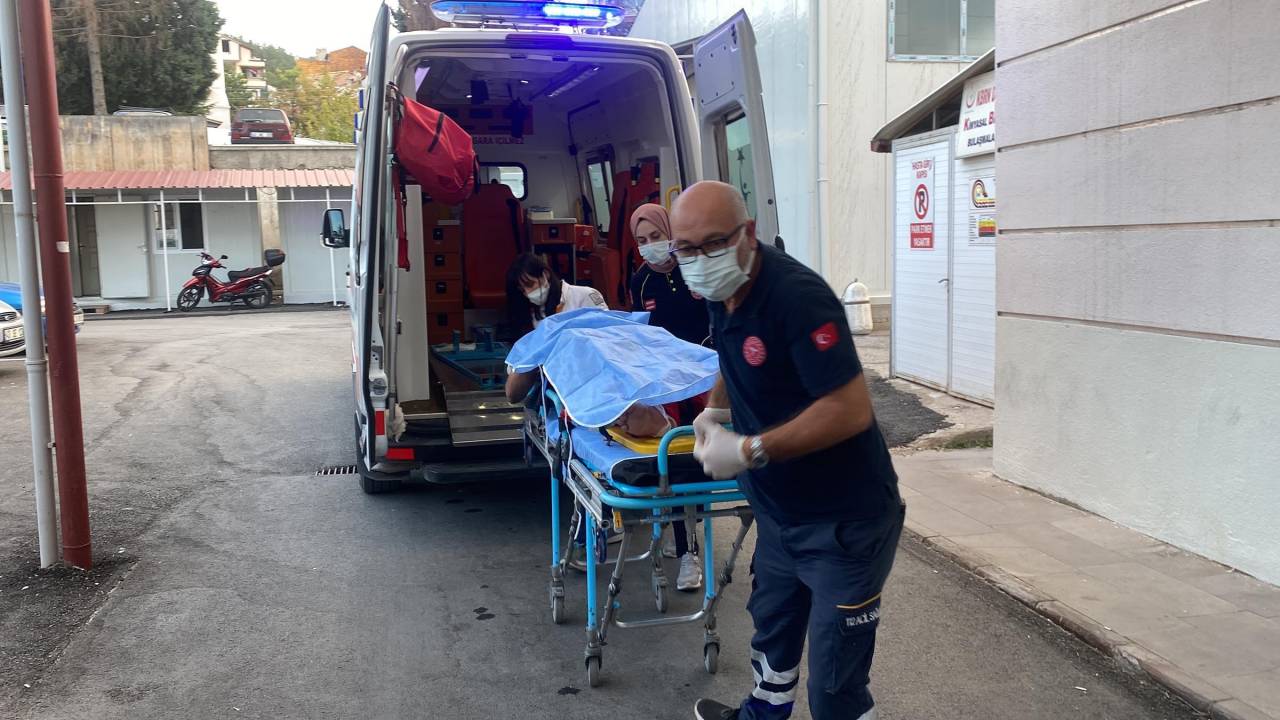 Kütahya'da 1,5 Tonluk Vinç İşçilerin Üzerine Devrildi: 1 Ölü, 3 Yaralı