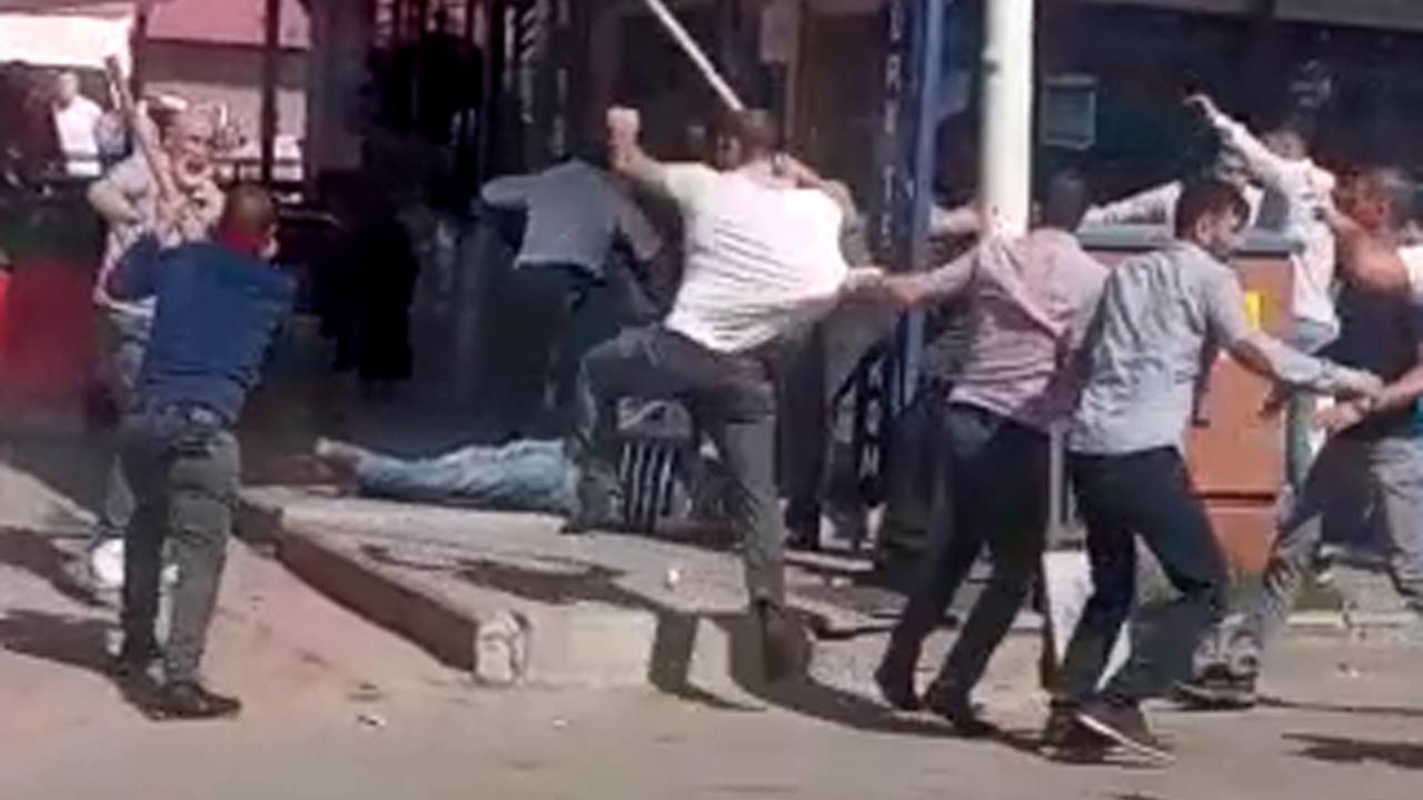 8 Kişinin Yaralandığı Kuzenlerin Minibüs Kavgası Kamerada