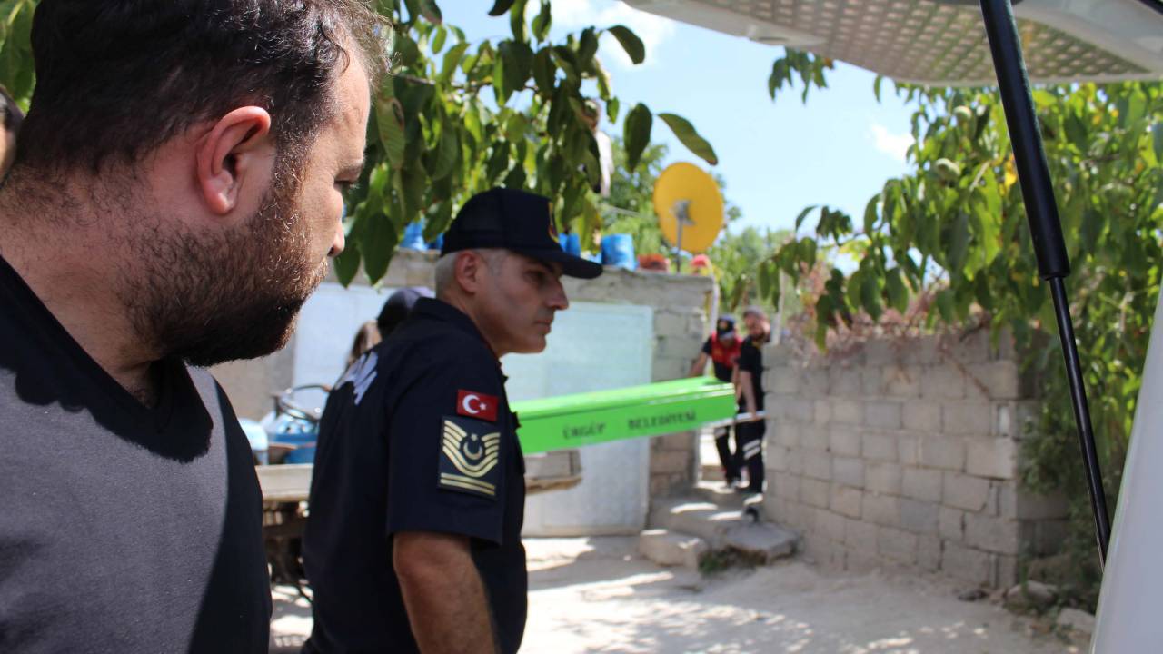 Kızını Tacizle Suçlayıp Tabancayla Vurdu, Boğazını Keserek Öldürdü