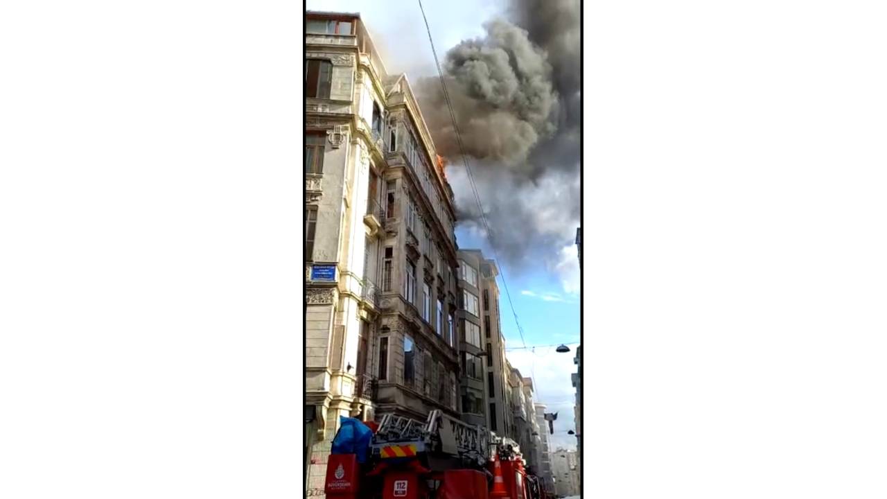 (geniş Haber) Beyoğlu'nda Tarihi Binada Yangın