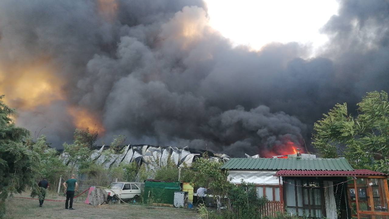 (geniş Haber)silivri'de Fabrika Yangını