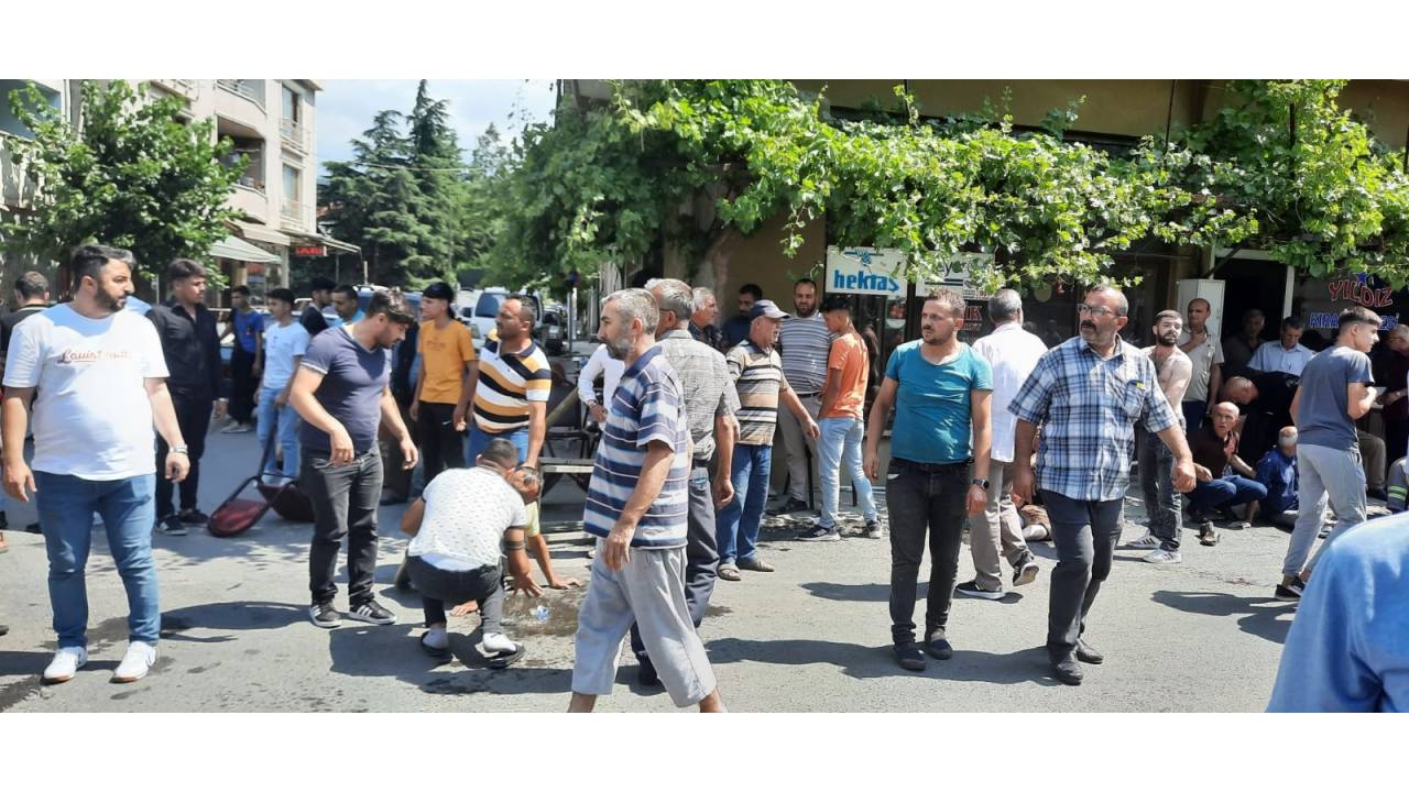 Otomobille Kaçarken Kahvenin Önünde Oturanlara Çarptı: 7 Yaralı