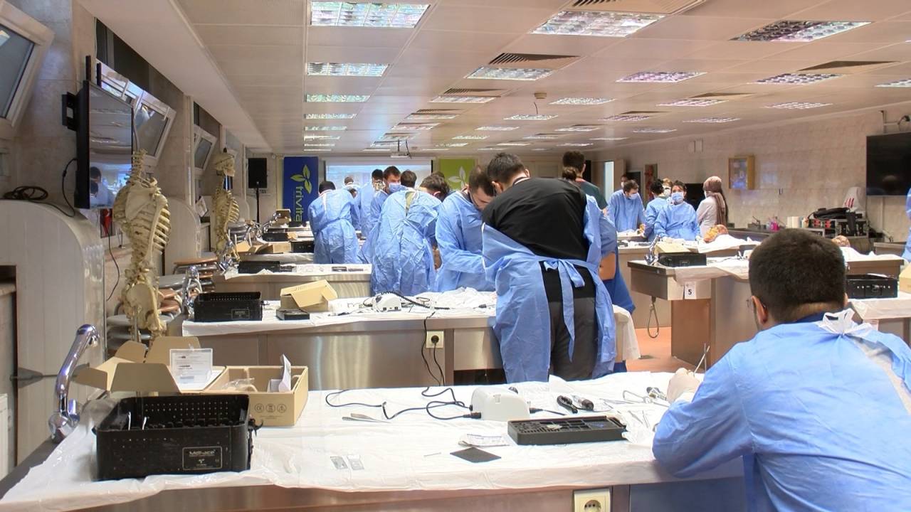 Skuter Kazalarındaki Kafa Ve Yüz Kırıklarının Güncel Tedavileri İçin Kadavralı Eğitim