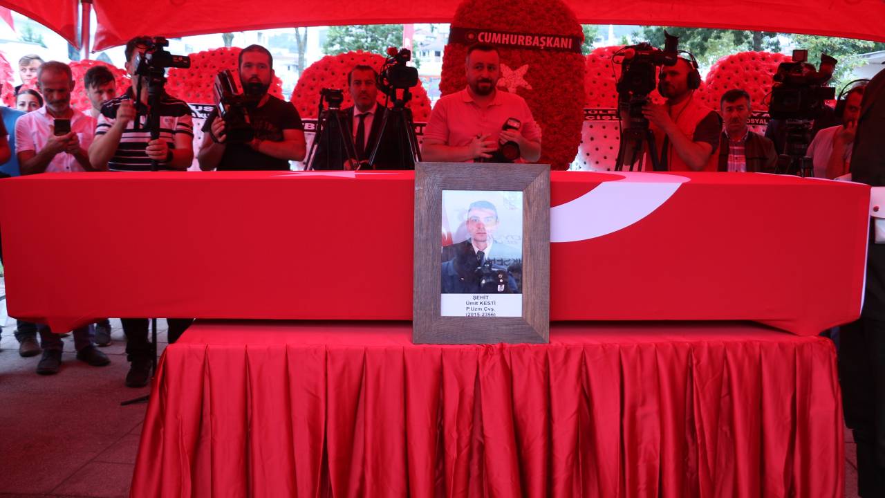 Şehit Uzman Çavuş Ümit Kesti'nin Cenazesi Toprağa Verildi (2)