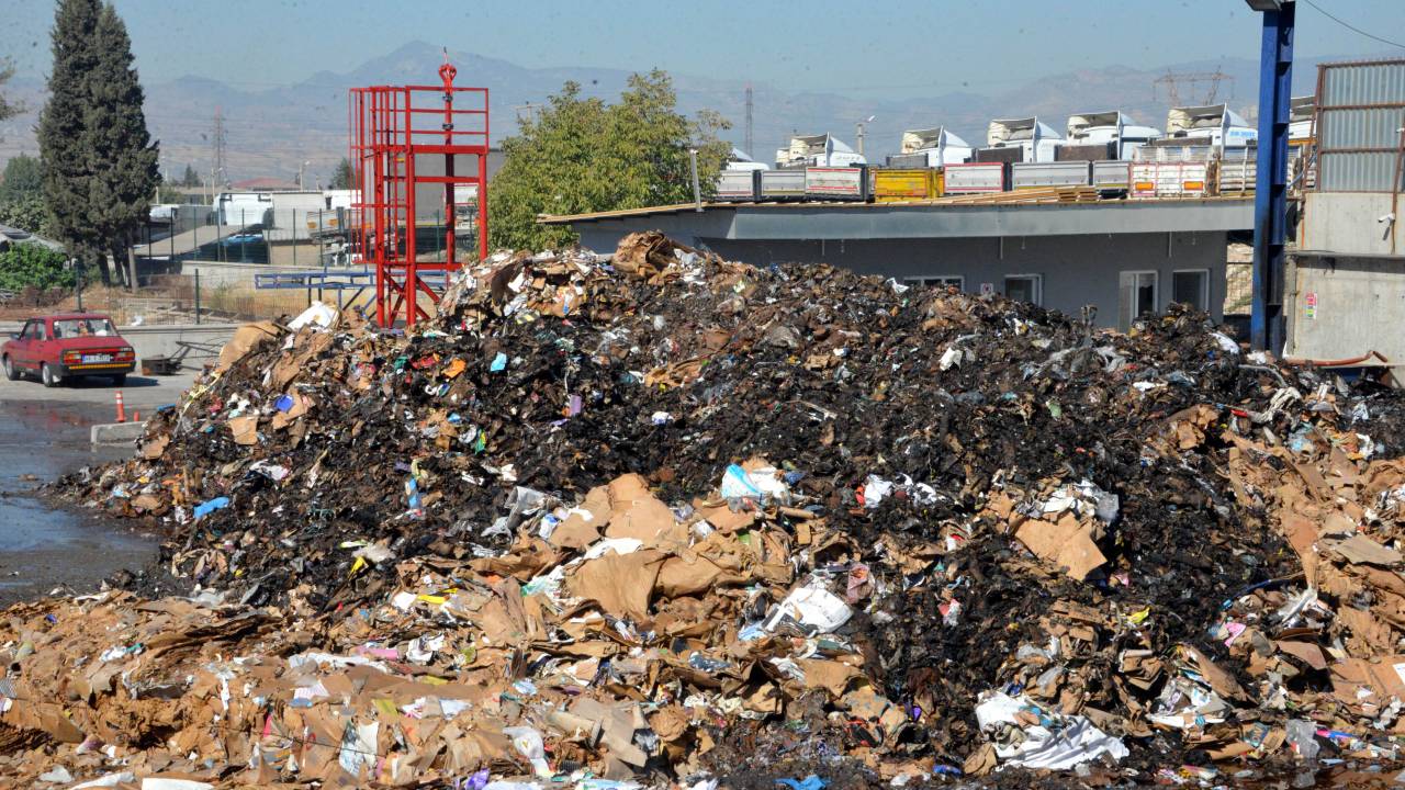 Kahramanmaraş'taki Yangında 20 Ton Atık Kağıt Yandı