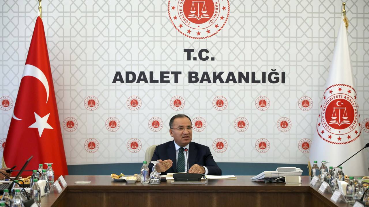 Bakan Bozdağ: Dünyaya Örnek Olacak Bir Hukuk Sigortası Sistemini Hayata Geçireceğiz
