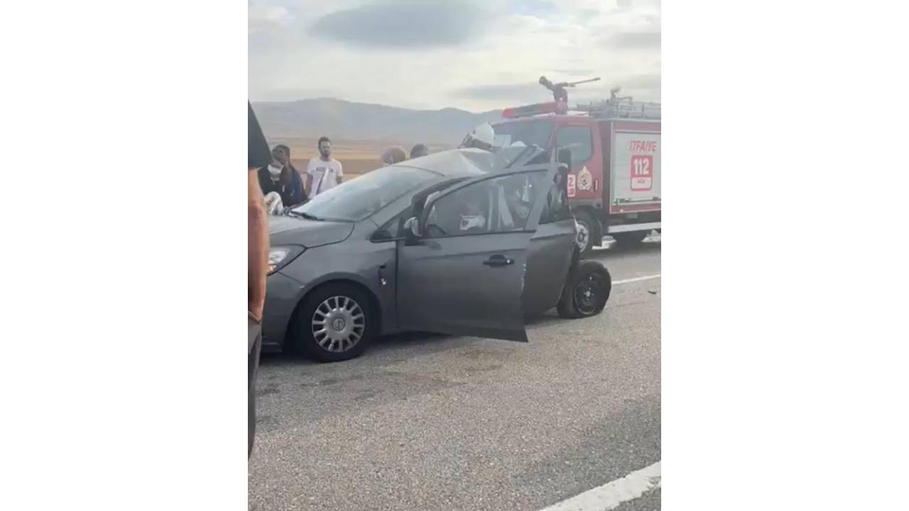 Eskişehir'de Kamyon, Otomobile Çarptı: 1 Ölü, 3 Yaralı