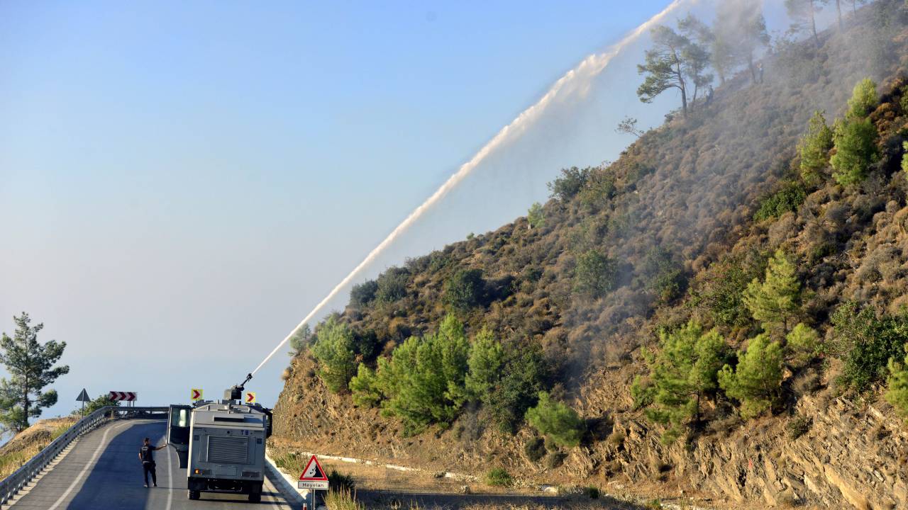 Mersin'de Orman Yangını, 2'nci Gününde Kontrol Altında (3)