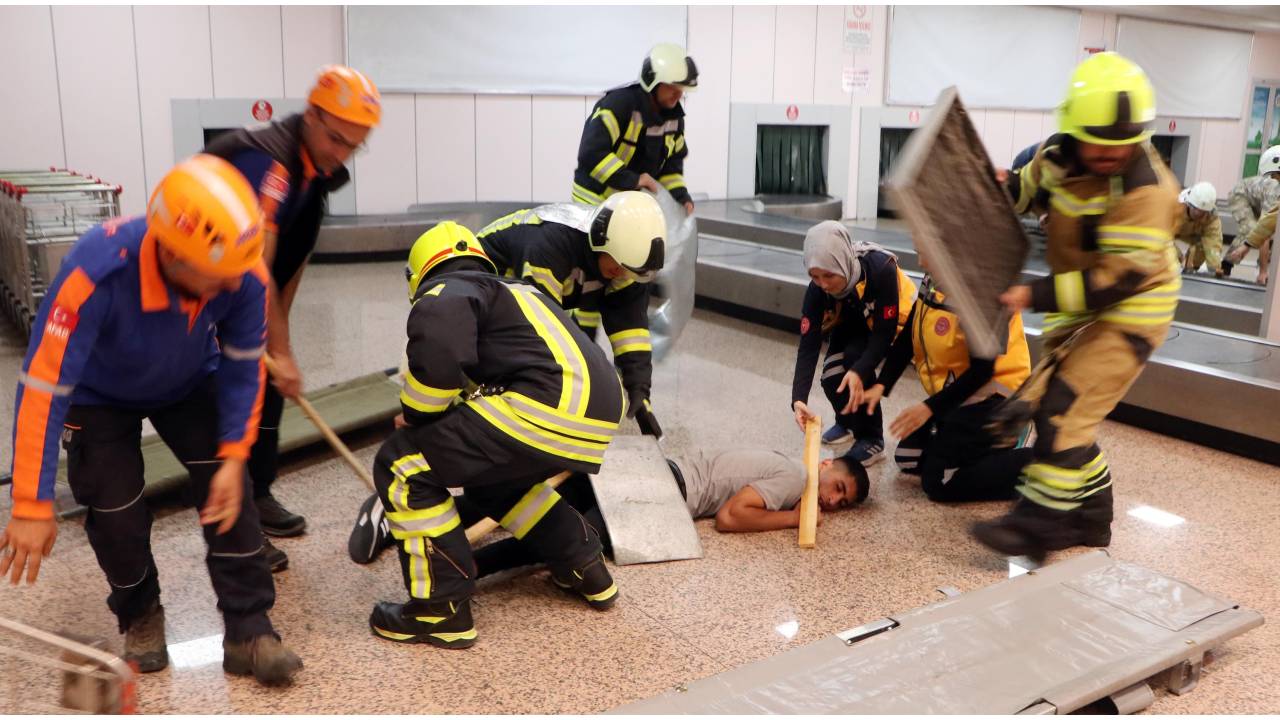 Erzurum Havalimanı'nda Deprem Tatbikatı