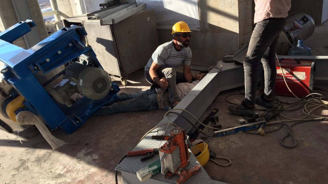 Fabrikada Çelik Platform Çöktü: 1 Ölü, 4 Yaralı