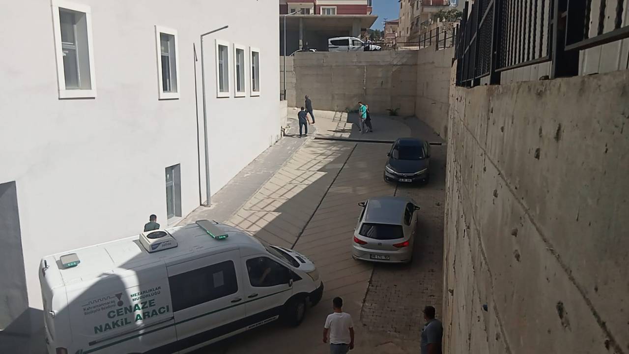 'ahır' Kavgasında Ölen 3 Kişi, Kahramanmaraş'ta Toprağa Verildi