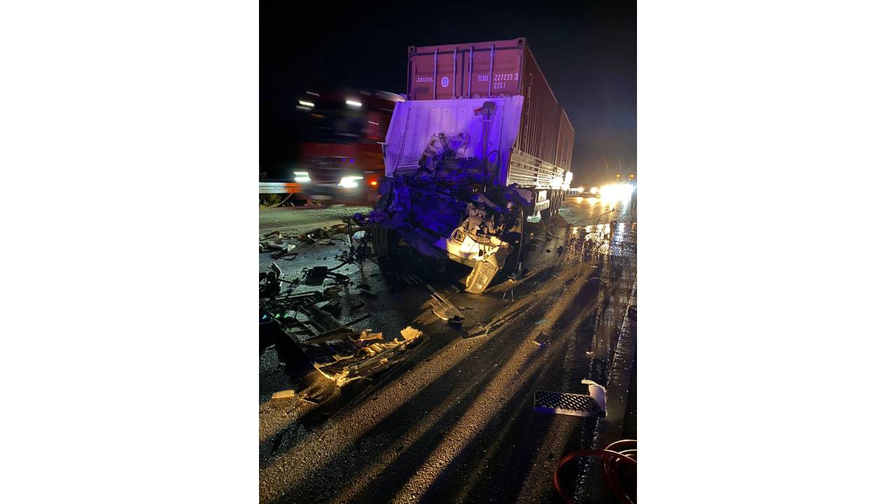 Isparta'da Amca- Yeğen, Tır Kazasında Öldü