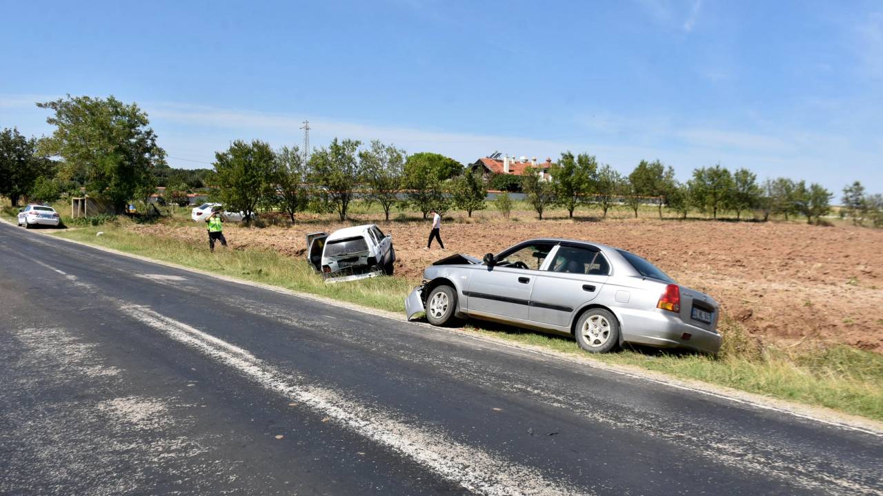 Edirne'de Otomobiller Çarpıştı: 4 Yaralı