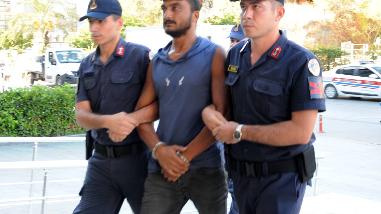 Ev Arkadaşını Çekiçle Öldüren Şüpheli Tutuklandı