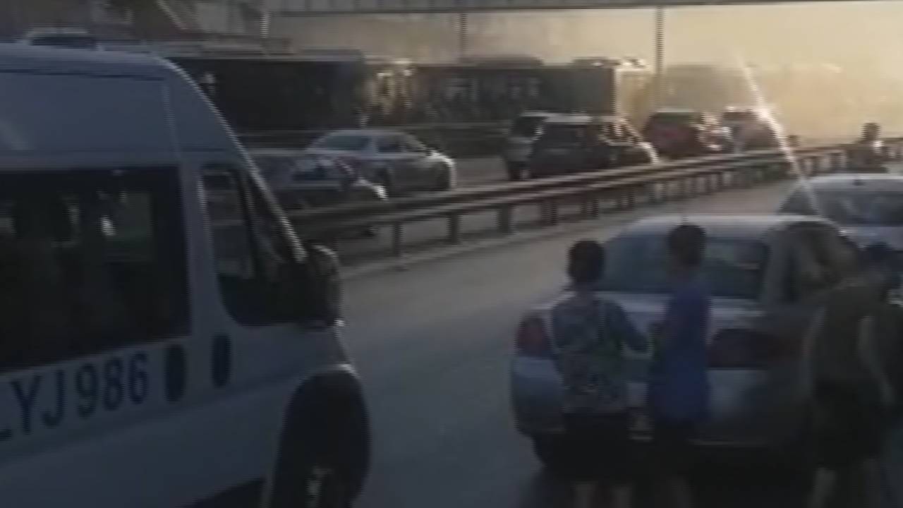 Metrobüs Kazasından Saniyeler Sonrası : Toz Bulutu Ve Dumanlar Yükseldi