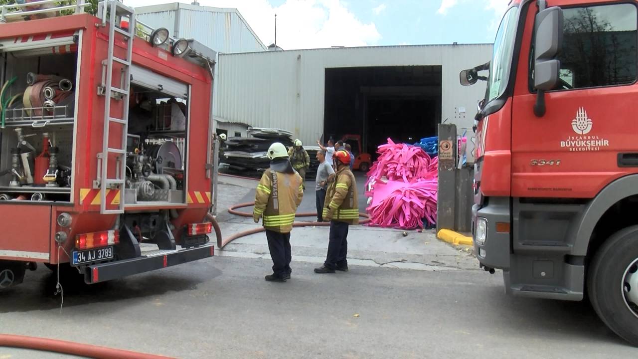 Tuzla'da Kauçuk Fabrikasında Yangın