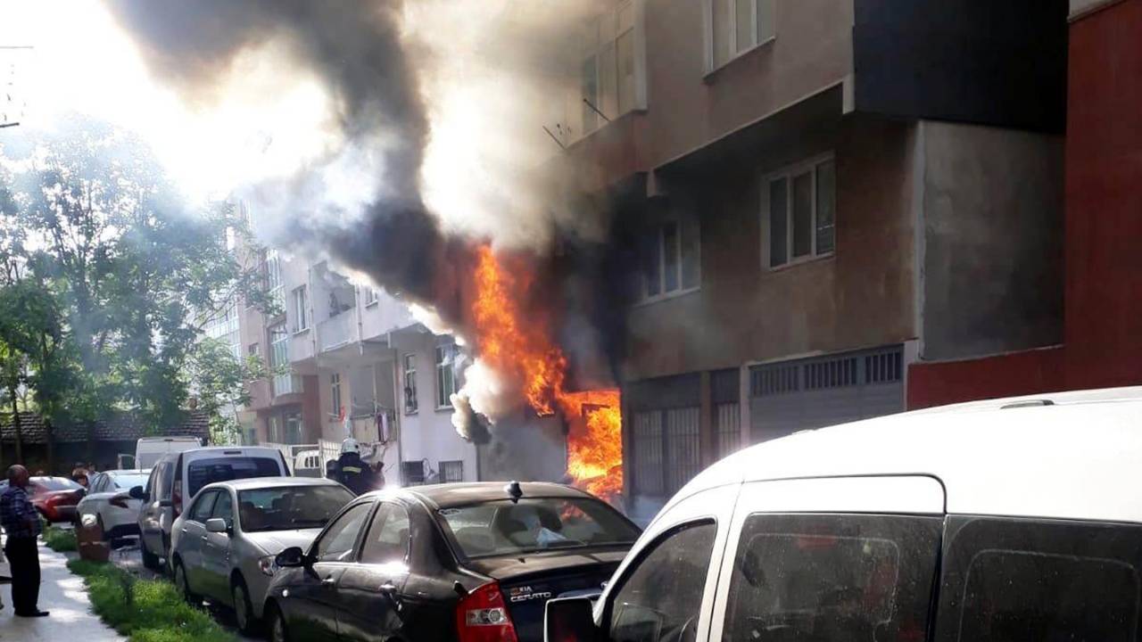 Çorlu’da İkinci El Eşya Deposunda Yangın