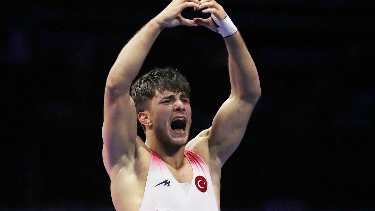 Milli Güreşçi Yunus Emre Başar, Dünya Şampiyonası'nda Bronz Madalya Kazandı