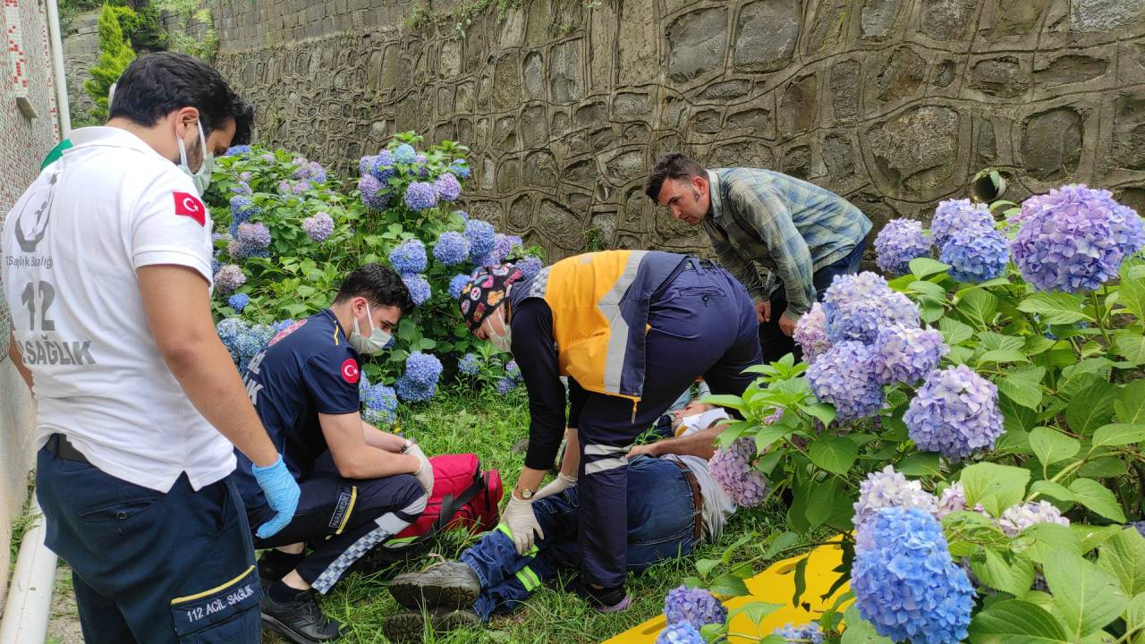 Ot Biçerken Yüksekten Düşen Belediye İşçisi Yaralandı