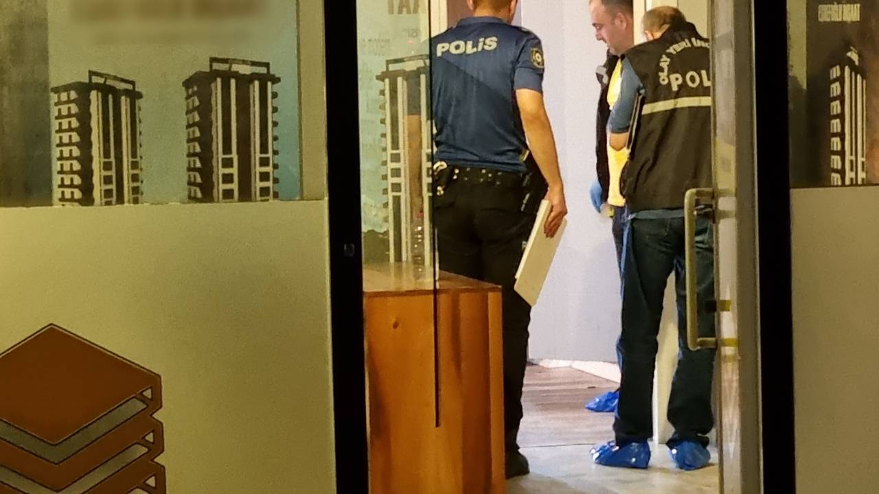 Arkadaşının Ofisinde Uğradığı Silahlı Saldırıda Ağır Yaralandı