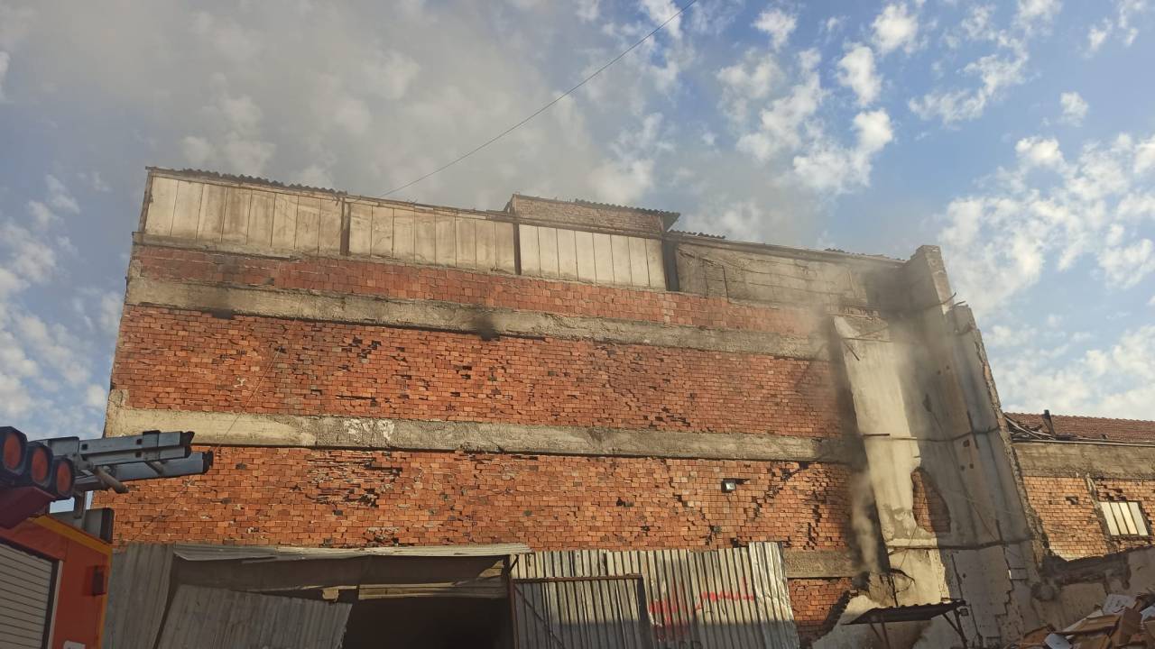 Ankara'da 3 Katlı Atık Kağıt Deposunda Yangın