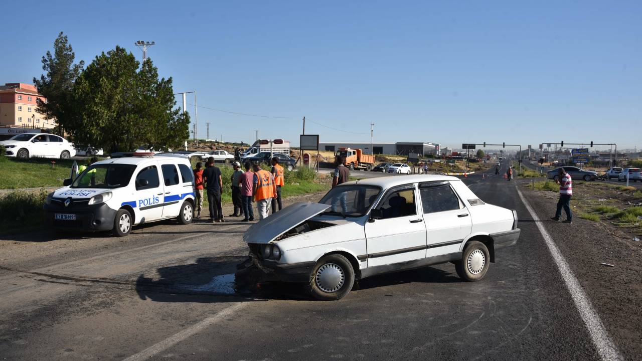 Şanlıurfa'da Otomobiller Çarpıştı: 3 Yaralı