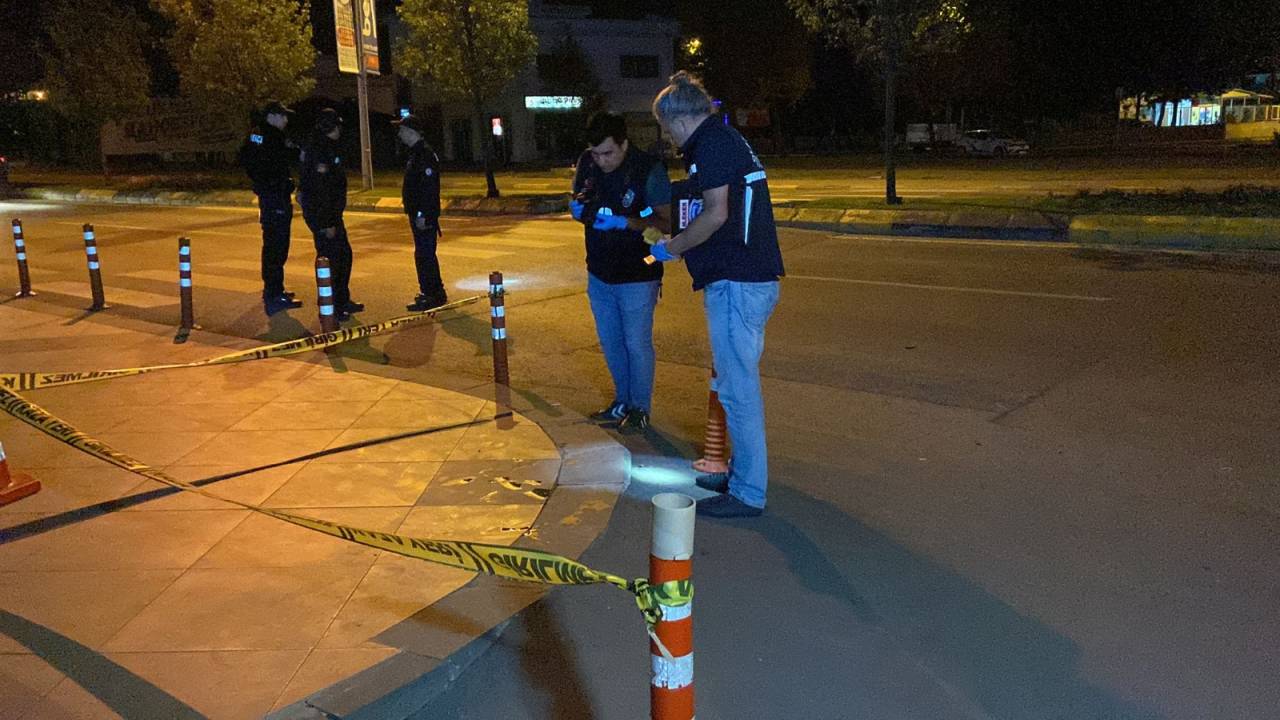 Sakarya'da Alışveriş Merkezi Önünde Kavga; 1 Ölü, 2 Yaralı