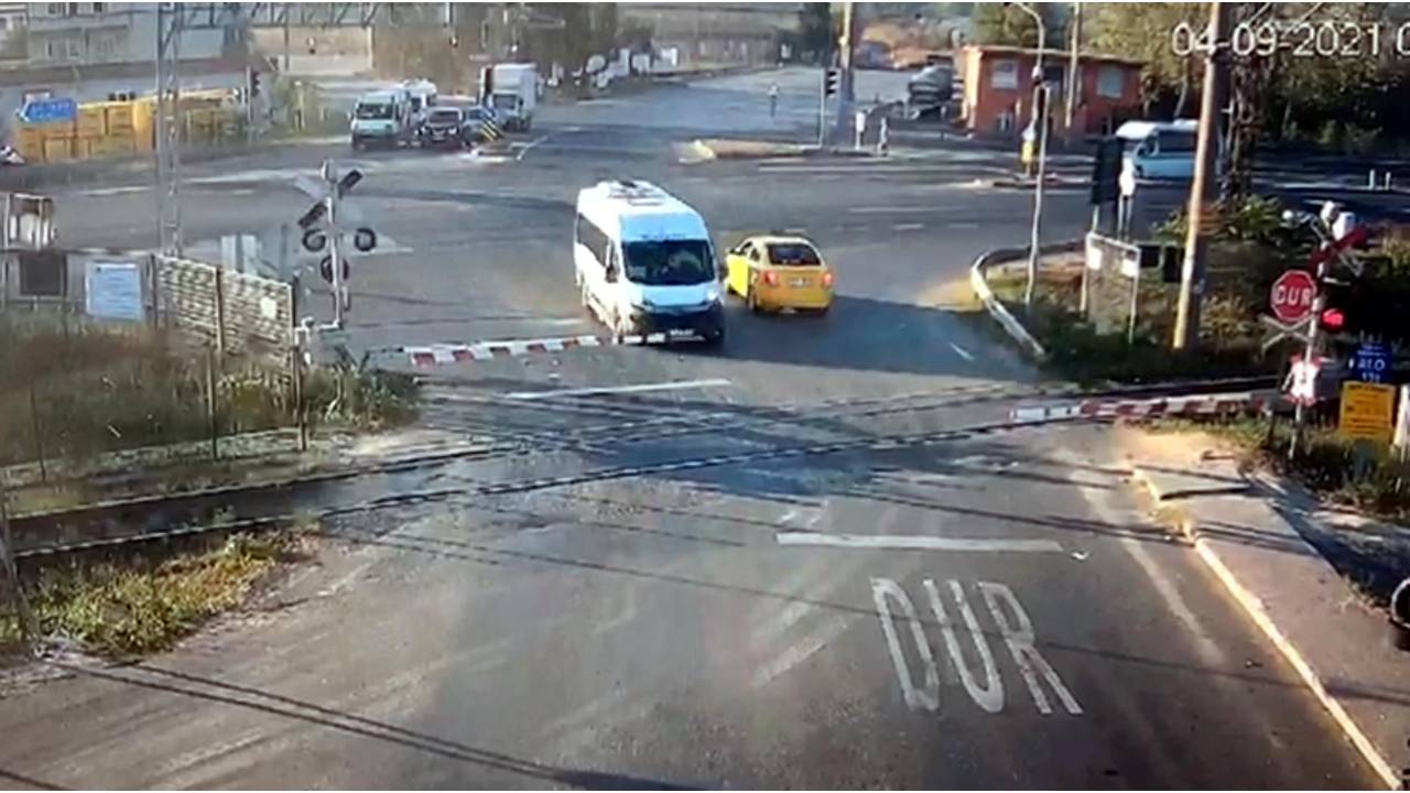 Minibüsündeki 7 Kişinin Kazada Öldüğü Şoför: Treni Rayların Üzerinde Fark Ettim