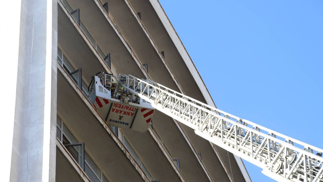 Eski Gençlik Ve Spor Genel Müdürlüğü Binasında Çıkan Yangın Söndürüldü